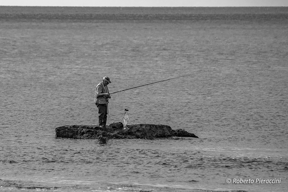 I pescatori non dovranno più pagare per i rifiuti raccolti in mare. L’UE fa propria l’idea toscana