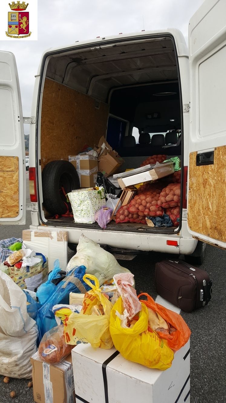 Trasporta 8 quintali di alimenti in barba all’igiene, maxi-sequestro della Polstrada