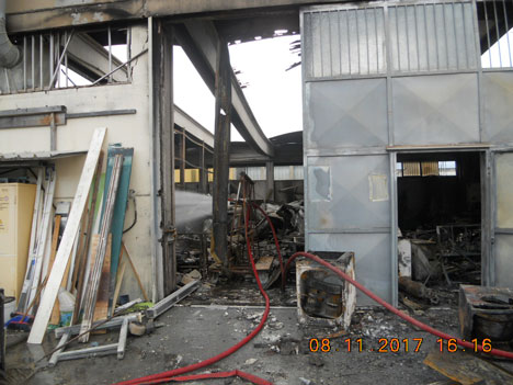 Incendio alle Bocchette, Arpat conferma: “Amianto nel tetto”