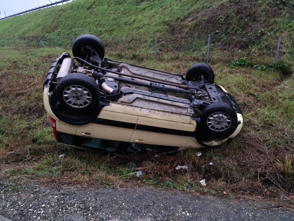 auto rovesciata bocchette 2
