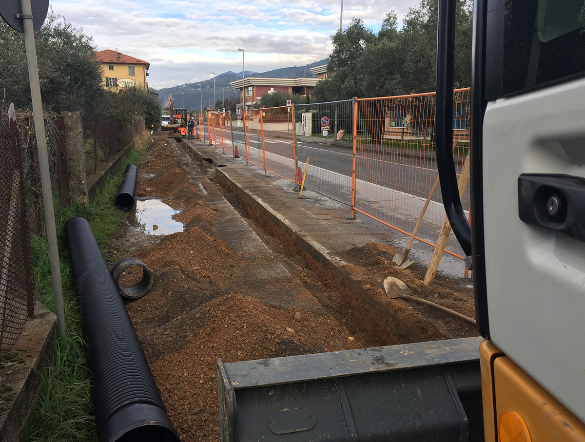 Partiti i lavori per le fognature e la pista ciclo-pedonale a Querceta