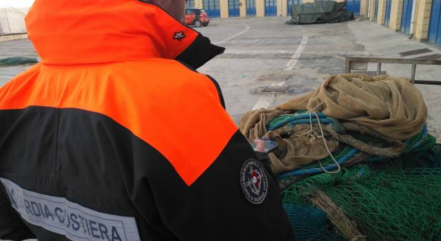 Guardia costiera: 2,7 tonnellate di prodotto ittico sequestrato e 92.000 euro di sanzioni