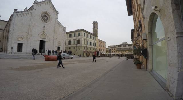 M5S, il senatore Morra in piazza Duomo a Pietrasanta