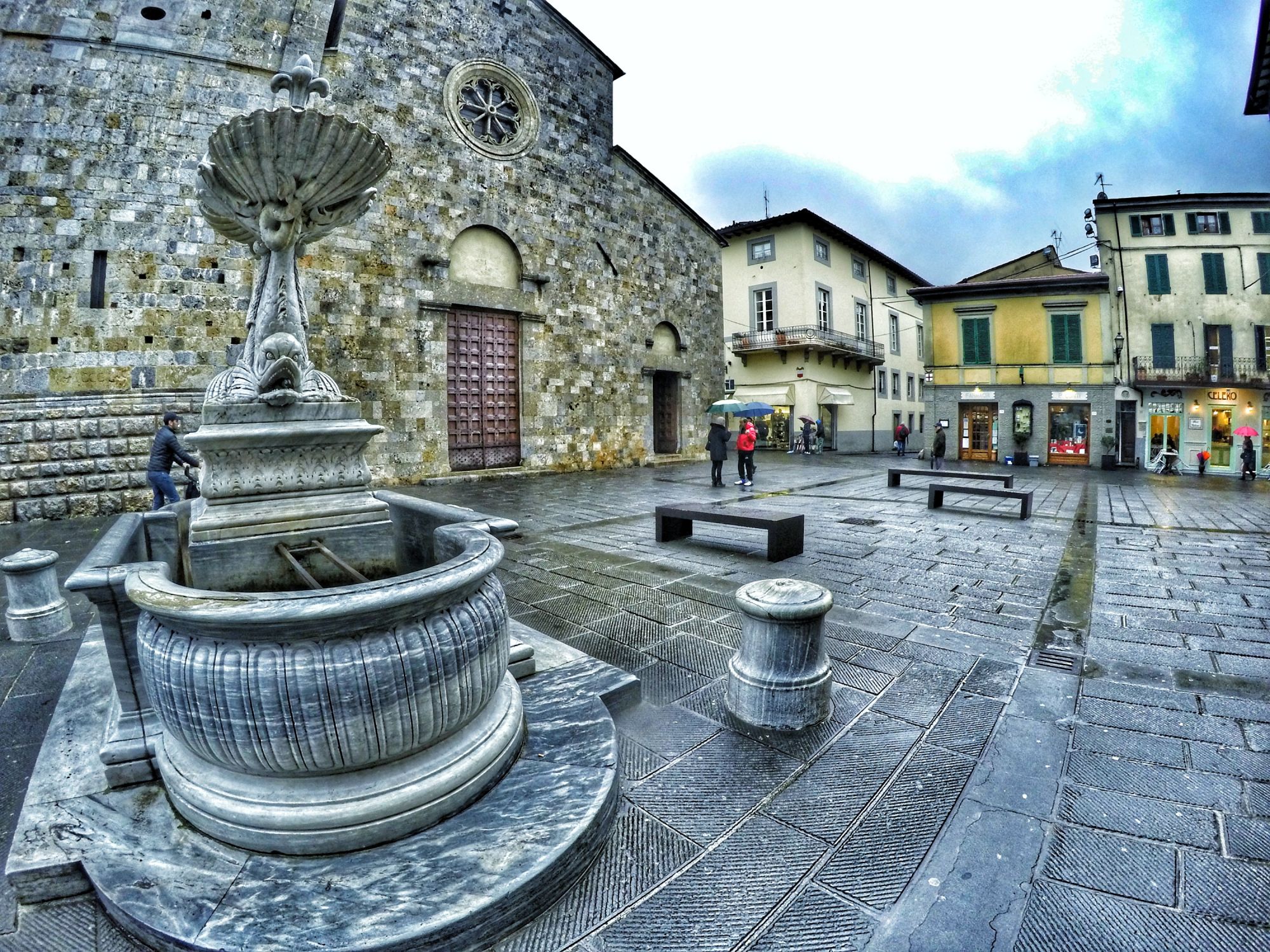 Controlli Coronavirus anche a Camaiore, Polizia Municipale in campo su negozi, assembramenti e seconde case