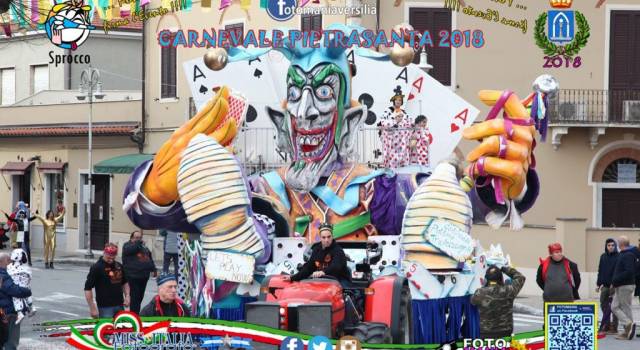 Carnevale Pietrasantino, trionfa il carro del Pollino. Strettoia la mascherata più bella