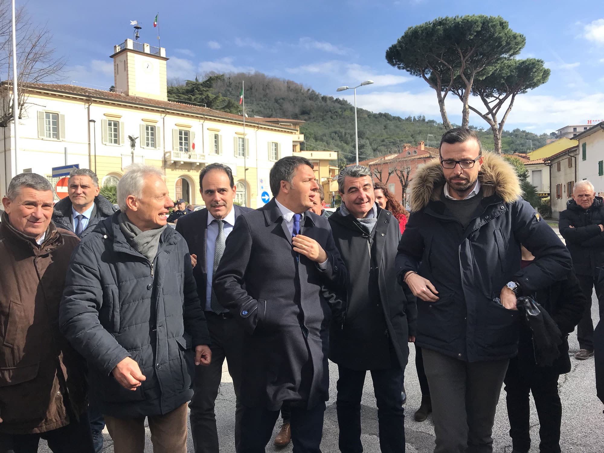 Vista lampo di Matteo Renzi a Massarosa