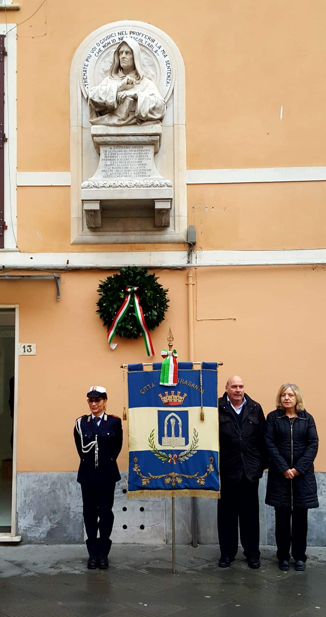 Una corona per Giordano Bruno