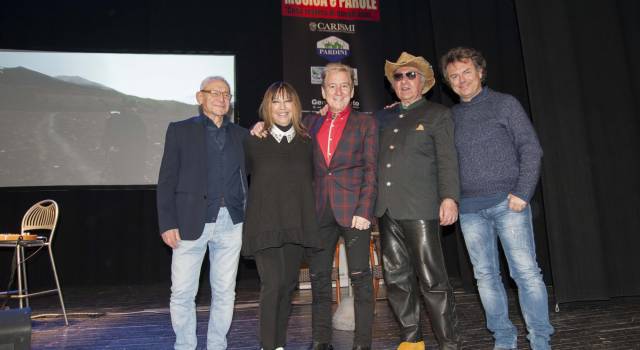 Successo del tributo a Lucio Battisti al teatro Comunale