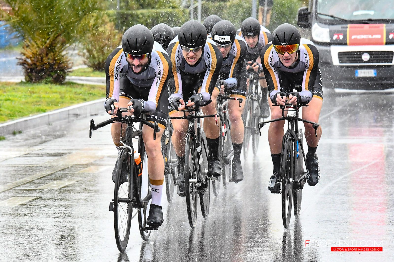 Cronosquadre della Versilia, spettacolo sotto la pioggia