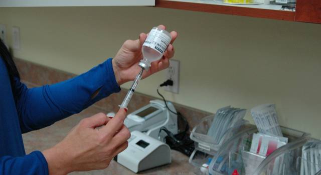 Al via la vaccinazione degli ultraottantenni nel Comune di Camaiore