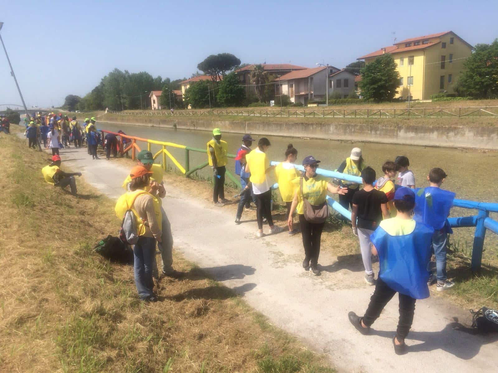 Pulizia di fiumi, laghi e spiagge. Raccolta una tonnellata di rifiuti