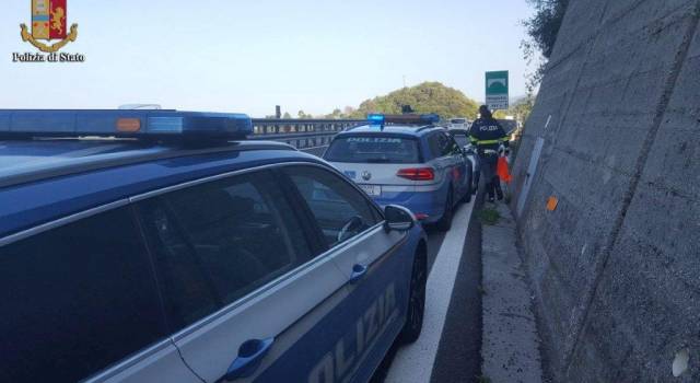 Auto sbanda sulla Bretella e finisce sul guard-rail: 4 donne ferite, una era incinta