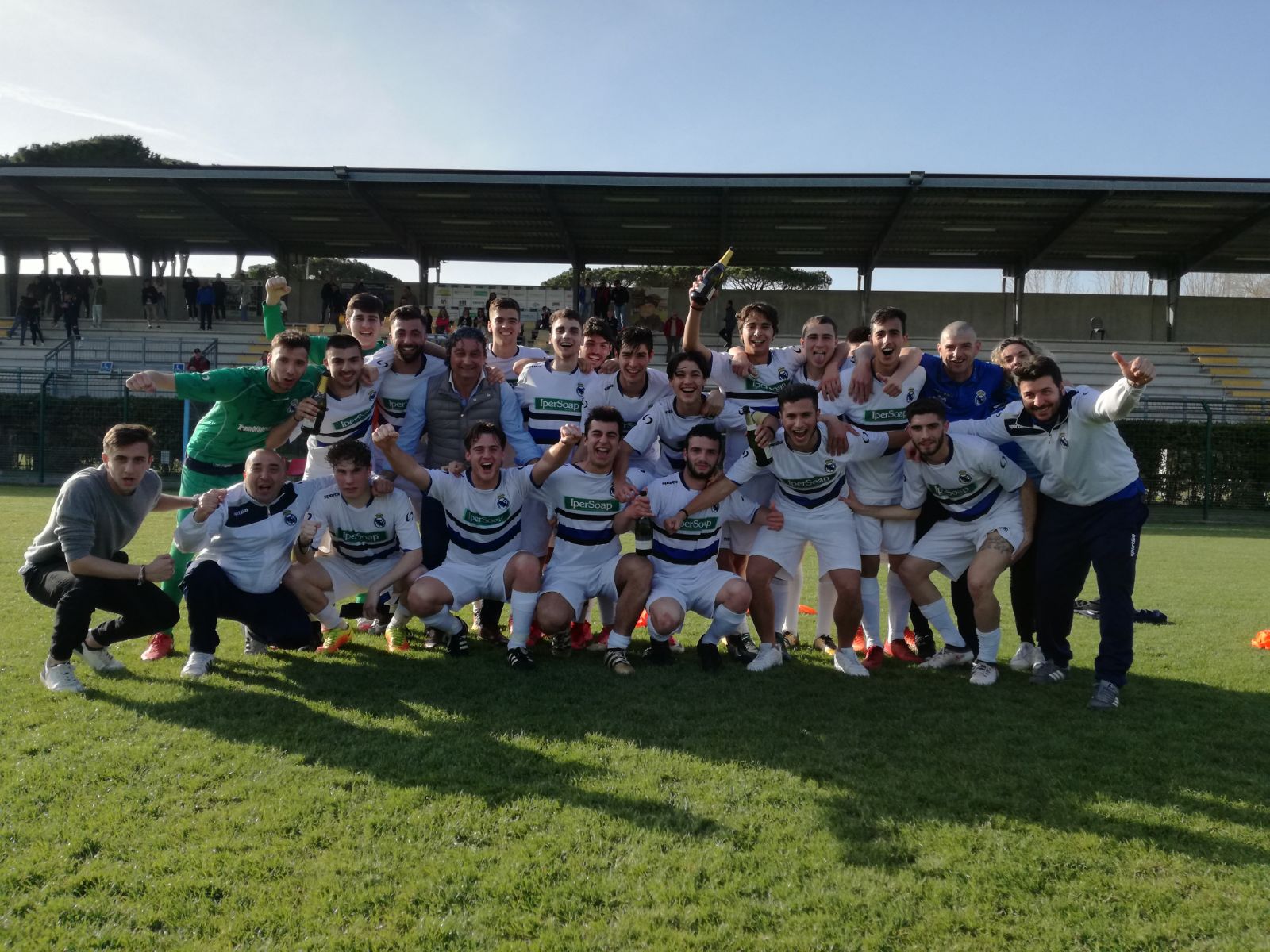 Consegna targa alla formazione Juniores del Real Forte