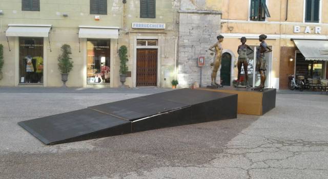Ancora un incidente per la scultura di Paddy Campbell in piazza Duomo
