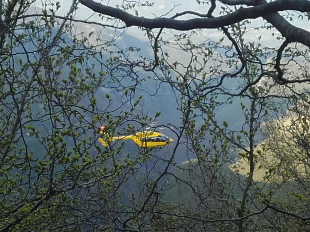 Cadono in un dirupo, 2 escursionisti feriti: uno con trauma cranico è stato trasferito a Cisanello