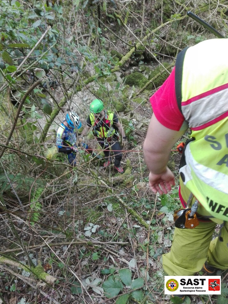 Biker si perde nel bosco, lo salva il Soccorso Alpino