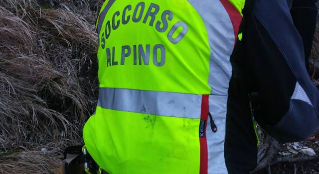 Precipita in un dirupo, muore un 55enne di Viareggio: la tragedia nei boschi della Valle del Serchio