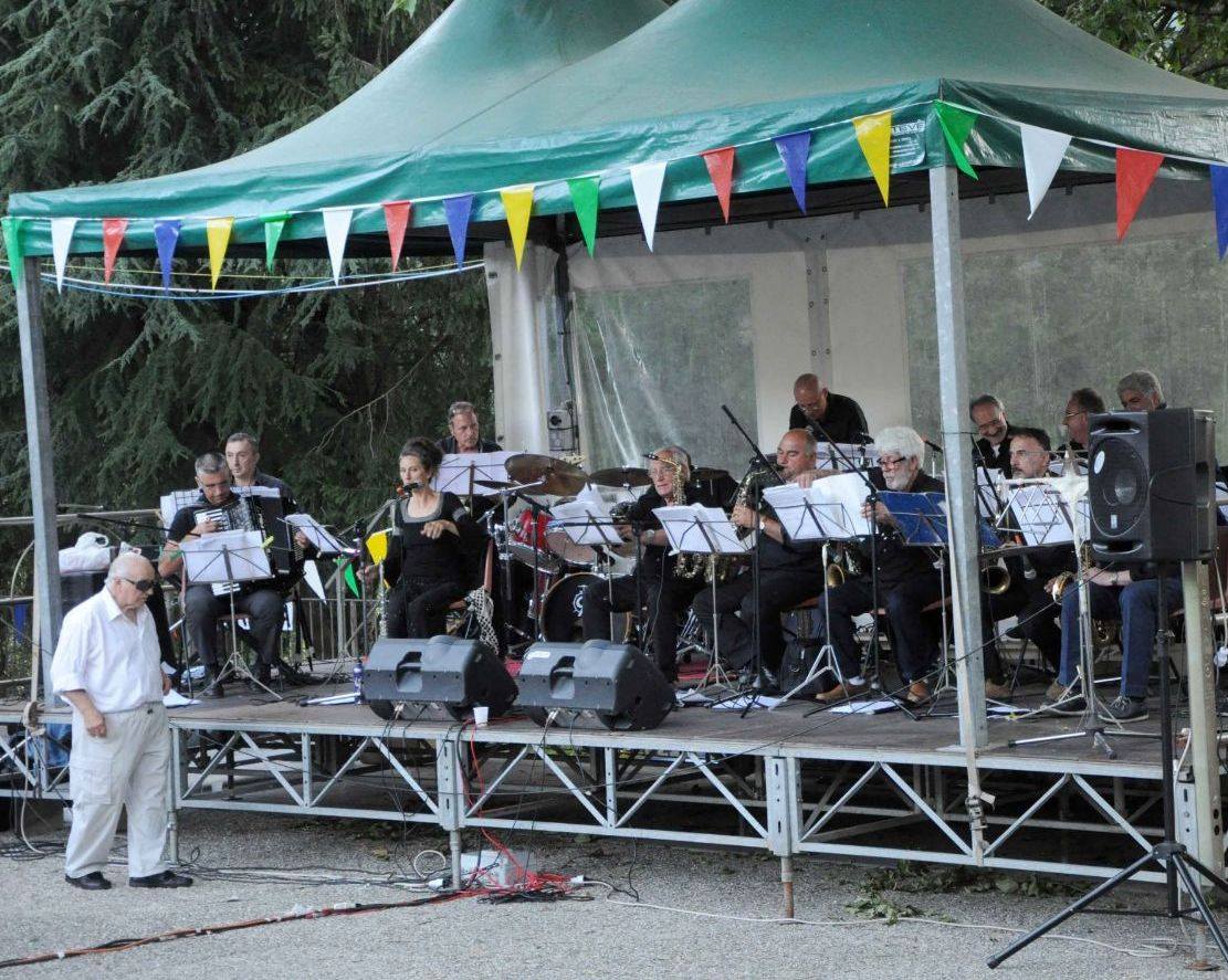 Consegna targhe al maestro Valerio Leonardi