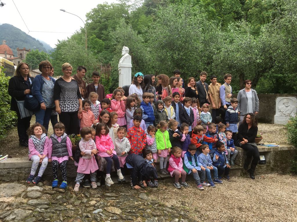 I bambini della Scuola dell’infanzia Dêlatre in visita a Casa Carducci