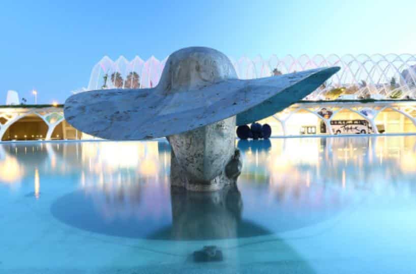 Manolo Valdés, un’opera monumenale sul pontile di Tonfano