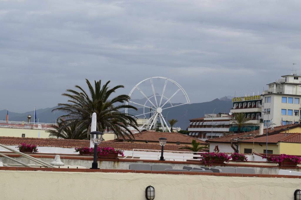ruota panoramica a Lido di Camaiore