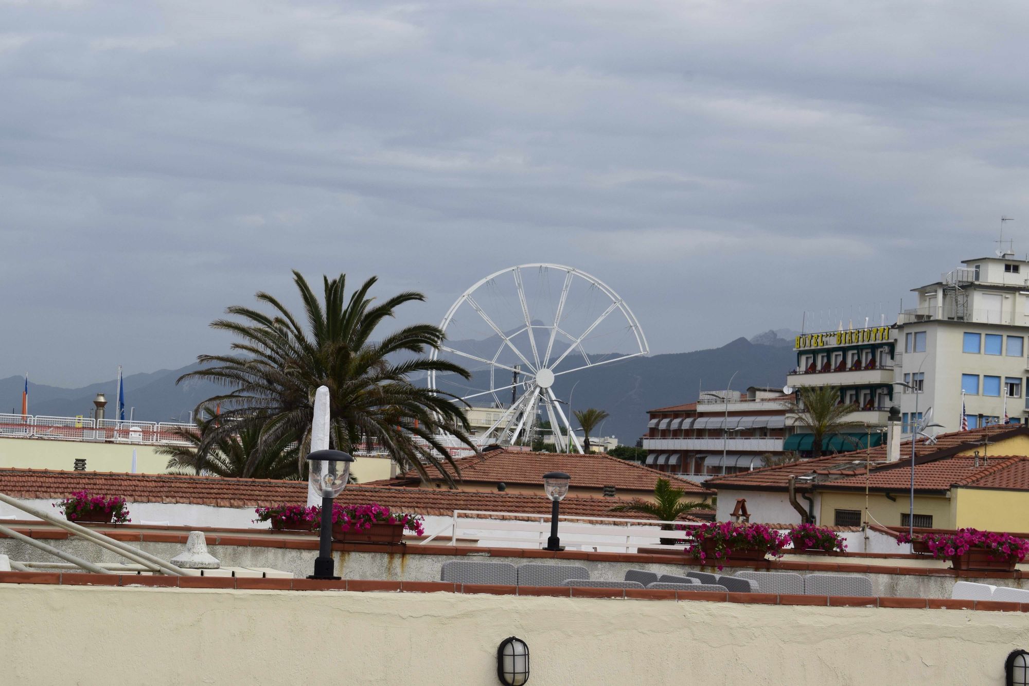 ruota panoramica a Lido di Camaiore