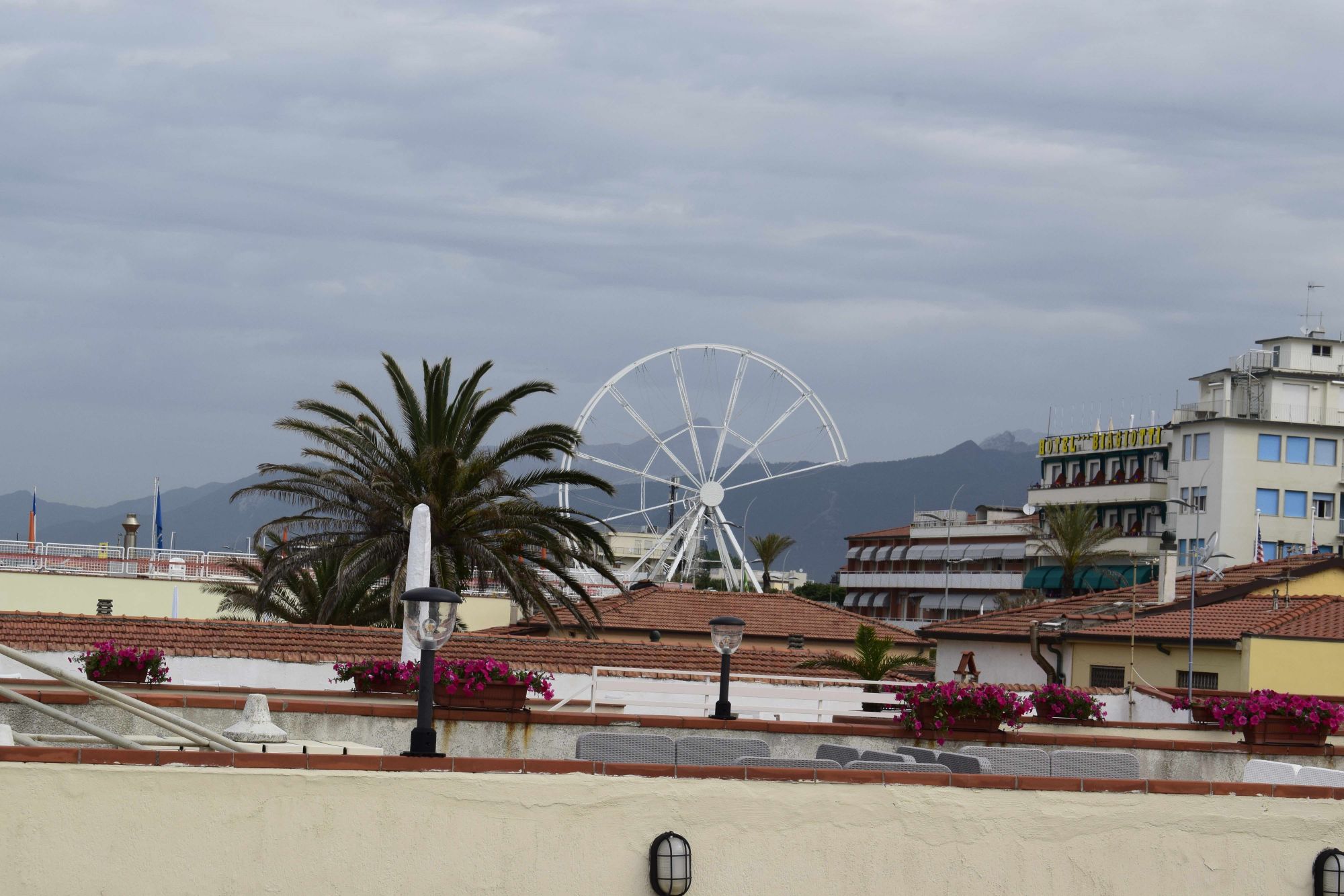 Torna anche per l’estate 2018 la ruota panoramica a Lido di Camaiore