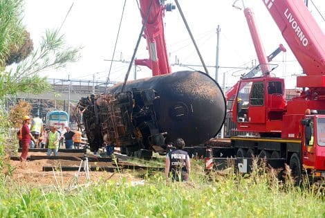 Strage di Viareggio, passa la delibera ma l’opposizione vota contro. Il sindaco: “Sono sempre più perplesso”