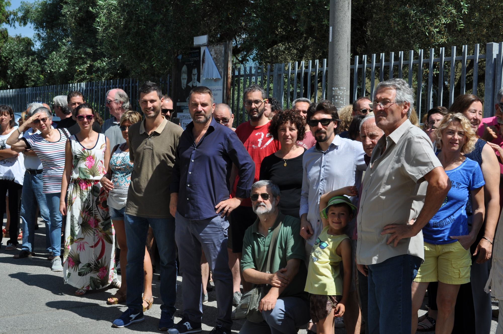 Ettore Neri davanti alla scuola del Crociale: “Diventerà un centro civico per la frazione. Basta con le bugie di Giovannetti”