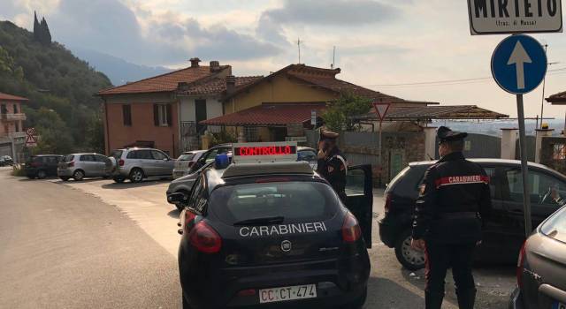 Avvisata del furto sul cellulare, chiama i Carabinieri: ladro preso subito