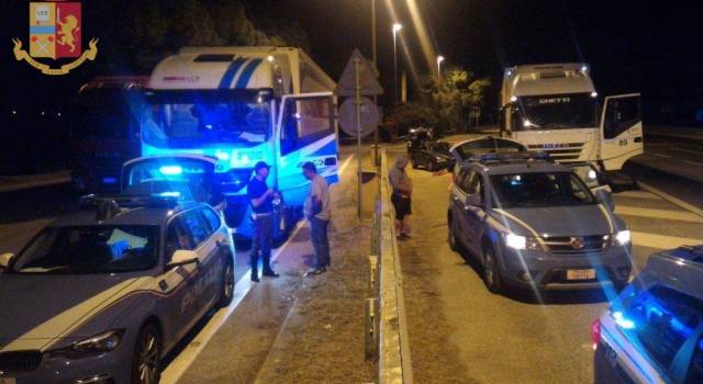 Operazione della Polizia di Stato contro alcol e droga in autostrada: nel mirino anche TIR e bus