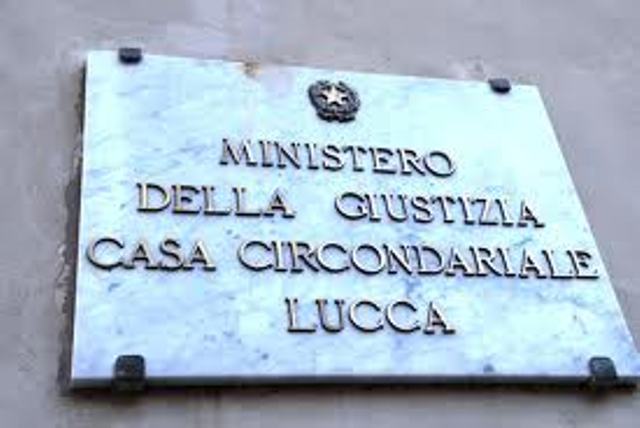 Droga, i Carabinieri fanno irruzione in una casa a Viareggio: pusher in cella