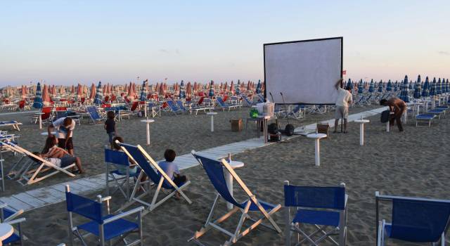 Cinema gratis in spiaggia al bagno Delfino