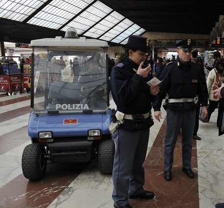 Ritrova il cellulare e viene arrestato dalla Polizia di Stato in stazione