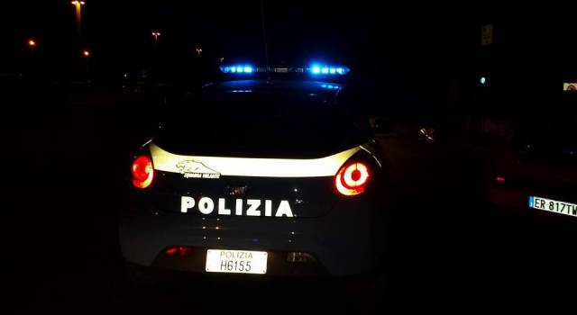 Intercettano un&#8217;auto rubata, inseguimento fino a Migliarino: i malviventi fuggono nei campi