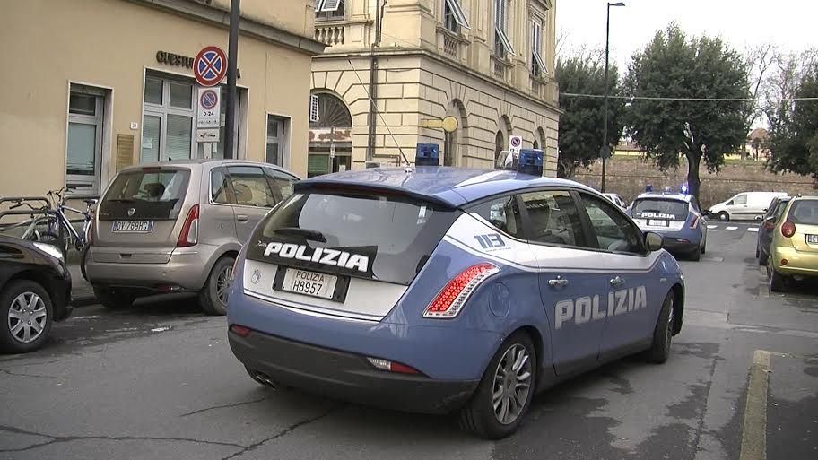 Minaccia e offende la cognata, arrestato dalla Polizia e messo in cella – (VIDEO)