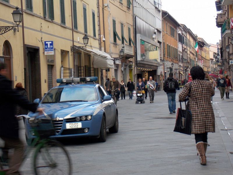 Non fa l’elemosina e viene preso a cazzotti