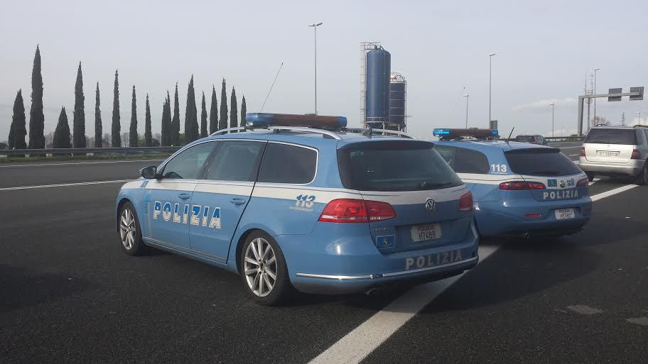 Fugge dall’ospedale e si incammina verso l’autostrada, ritrovato infreddolito dalla Polstrada