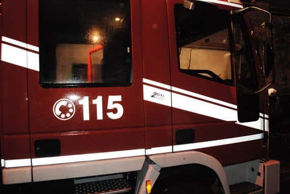 Fiamme in una casa, 94enne in ospedale intossicata dai fumi