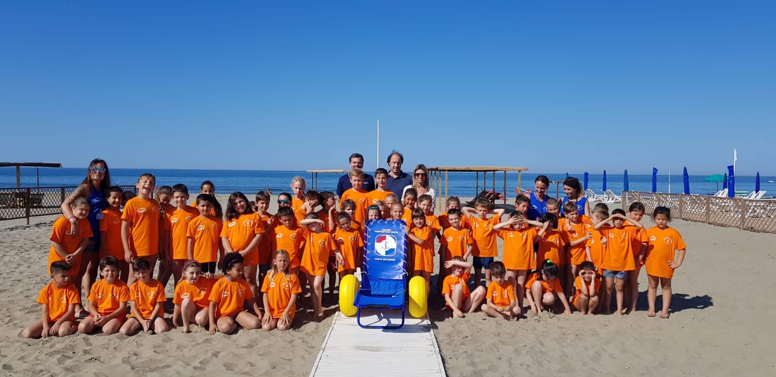 “Una spiaggia con il sorriso”, donata una sedia speciale per i bambini diversamente abili