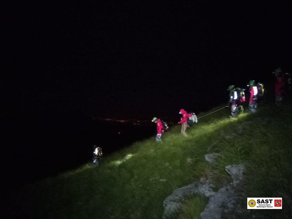 Intervento in notturna sul Monte Fiocca, avventura a lieto fine per un 34enne escursionista originario di Viareggio