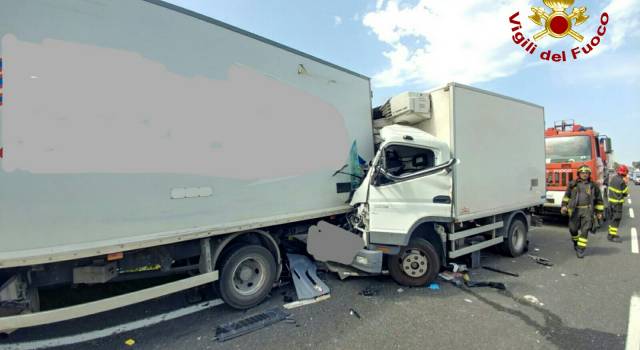 Tamponamento tra furgoni, tragedia sulla FiPiLi