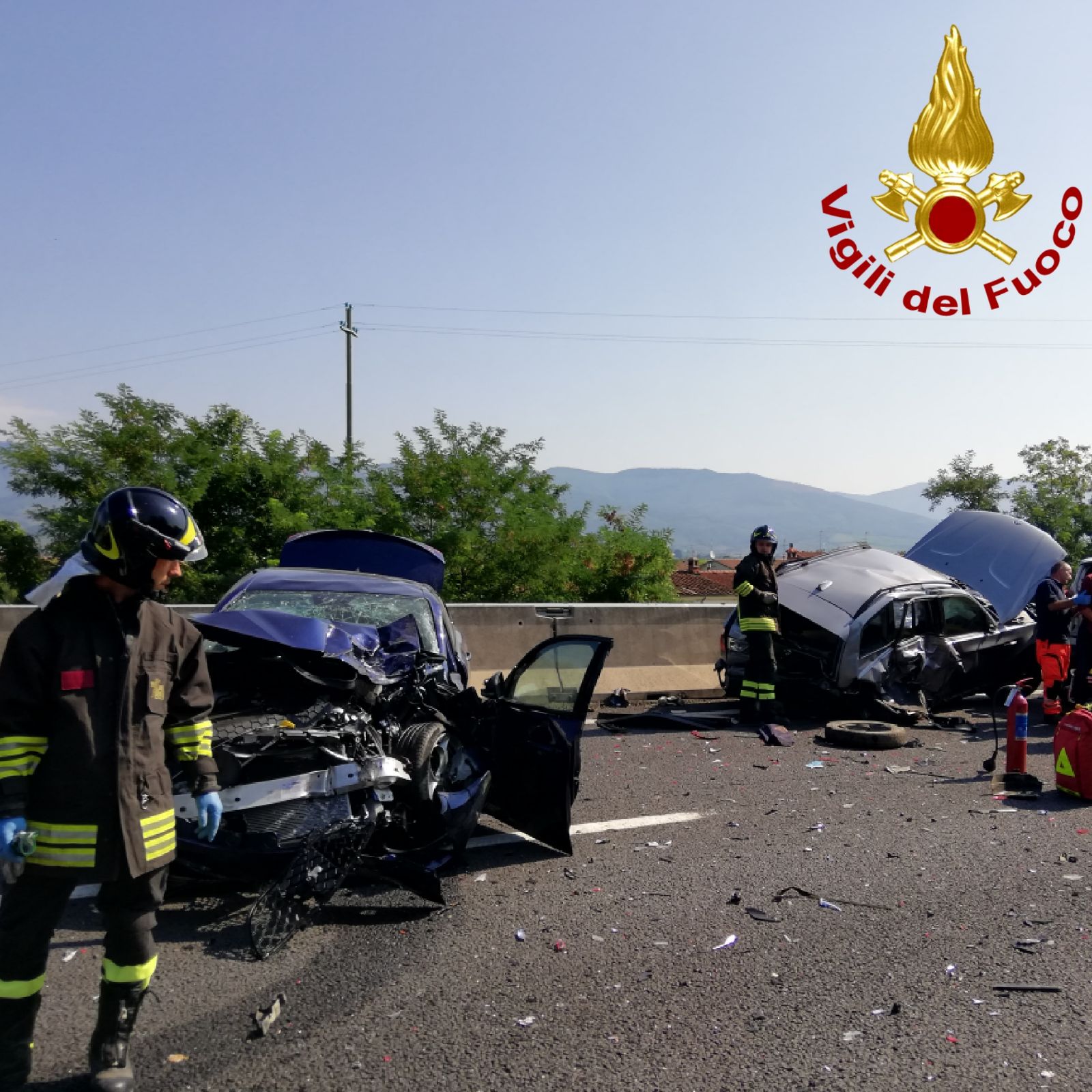 Carambola sulla Firenze Mare: 4 auto coinvolte, un ferito estratto dalle lamiere dai pompieri