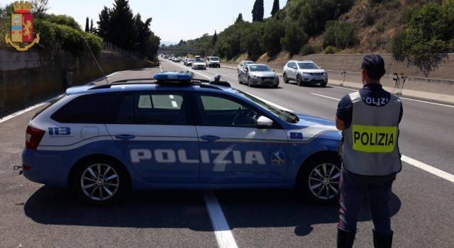 Polizia Stradale della Toscana: Controlli della Polstrada sui TIR: fermati 242 mezzi e fatte 174 multe.