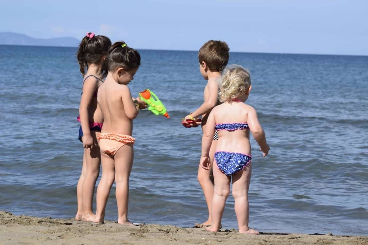 DoveVado - Albinia bambini in spiaggia