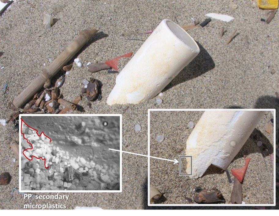 Le microplastiche nelle nostre spiagge, stime e rischi di questa subdola forma di inquinamento