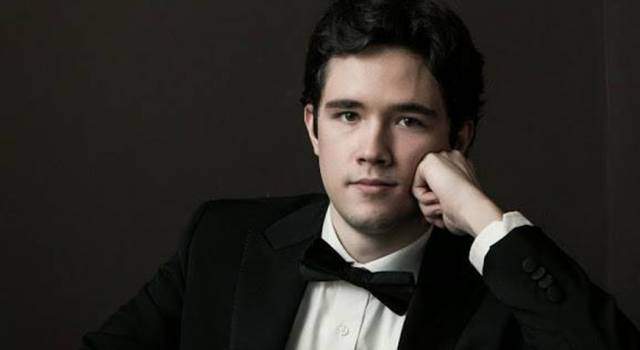 Il giovane pianista Nicola Losito omaggia Pietrasanta
