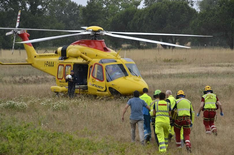 Cade in una villa, portato in ospedale dal Pegaso