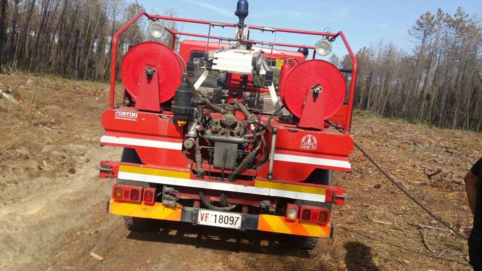 Incendi, scatta il divieto assoluto di dar fuoco ai residui vegetali. Segnalazioni al Numero verde 800.425.425