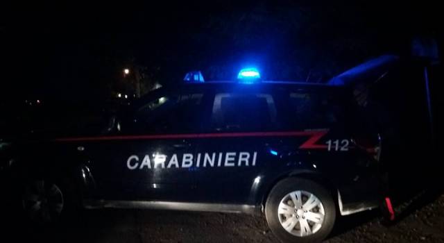 Rapinata dell&#8217;incasso: i banditi l&#8217;affiancano in auto e la derubano di 6mila euro. Caccia aperta ai malviventi